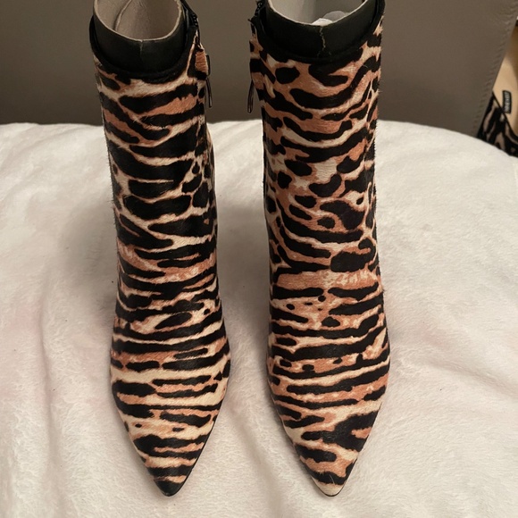 Boots - Picture 3 of 4